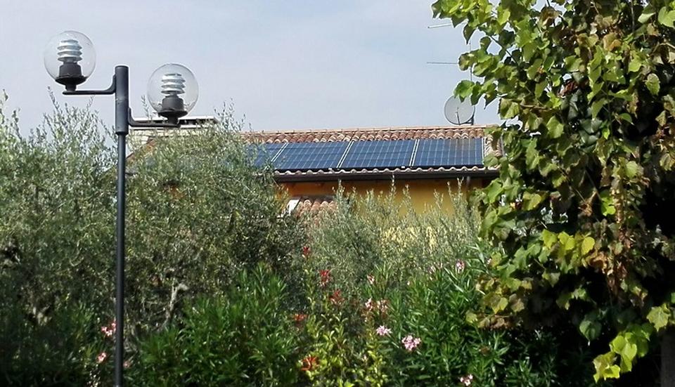 Risparmio energetico con FV residenziali totalmente integrati sul lago di Garda