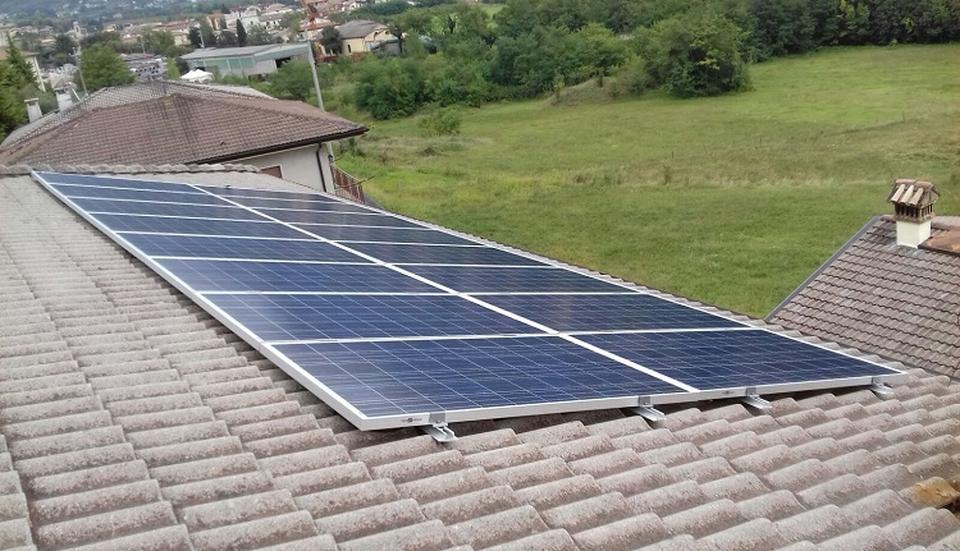 Impianto fotovoltaico residenziale da 4,00 kW con pannelli FV Trienergia a Caprino Veronese