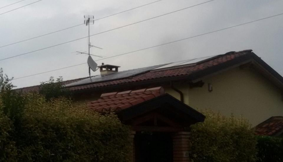 Impianto Fotovoltaico a Bussolengo  su due falde parzialmente integrato da 6 KW con inverter Samil Power
