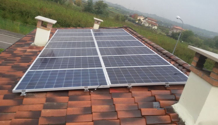 Impianto Fotovoltaico a Bussolengo  su due falde parzialmente integrato da 6 KW con inverter Samil Power