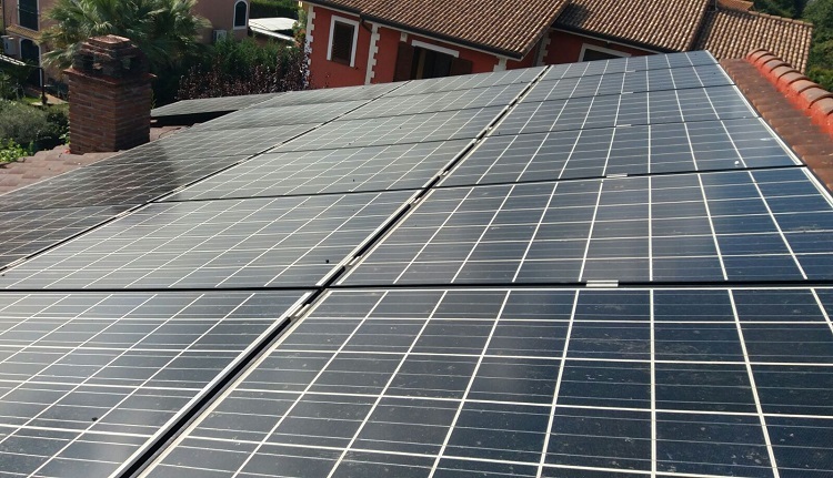 Impianto fotovoltaico da 3,60 kW parzialmente integrato con pannelli fotovoltaici Kyocera 