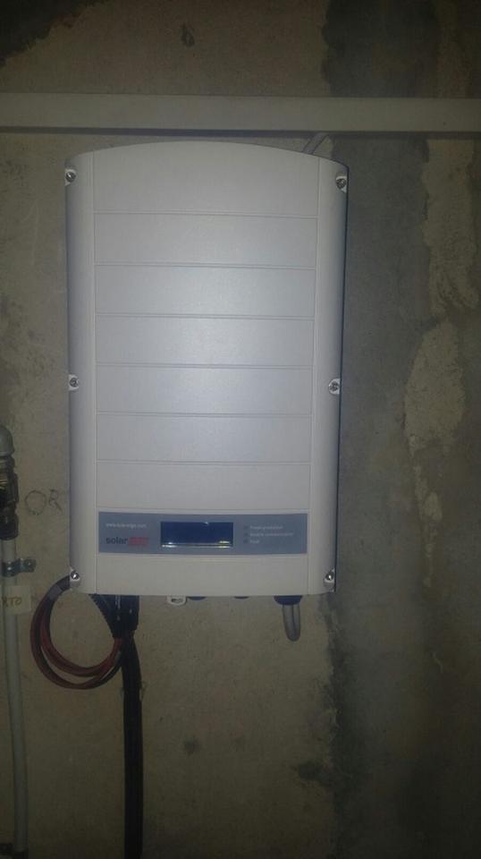 Piccolo impianto fotovoltaico SunPower da 2,6 kW su tettoia a Sona