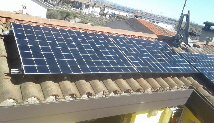Impianto fotovoltaico residenziale a Verona con moduli ad alta efficienza da 4,66 kWp SU TETTO A FALDA