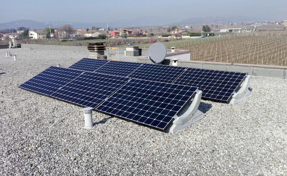 Impianto fotovoltaico a Colognola, con SunPower su tetto piano in condominio