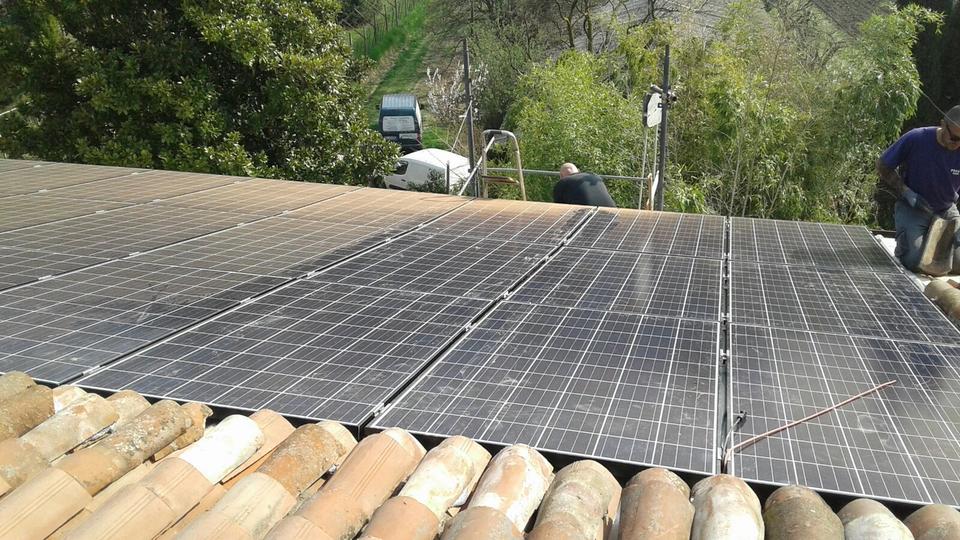 Impianto fotovoltaico a Sandr&aacute;, con 6kWp integrati