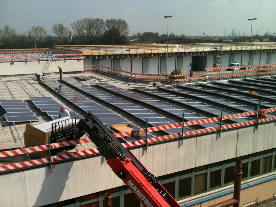 TRE IMPIANTI SU CAPANNONE INDUSTRIALE