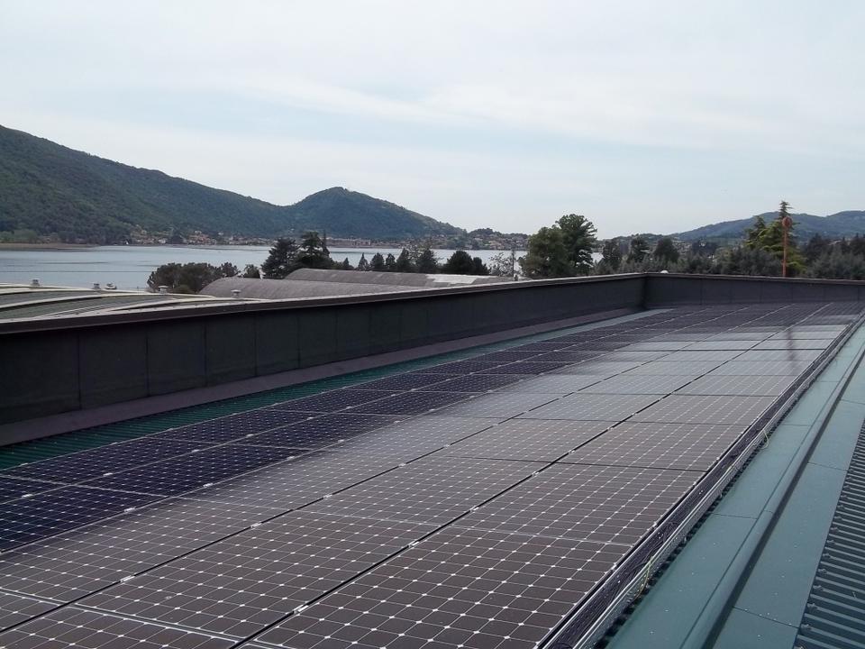 SunPower su deposito mezzi 127 kWp