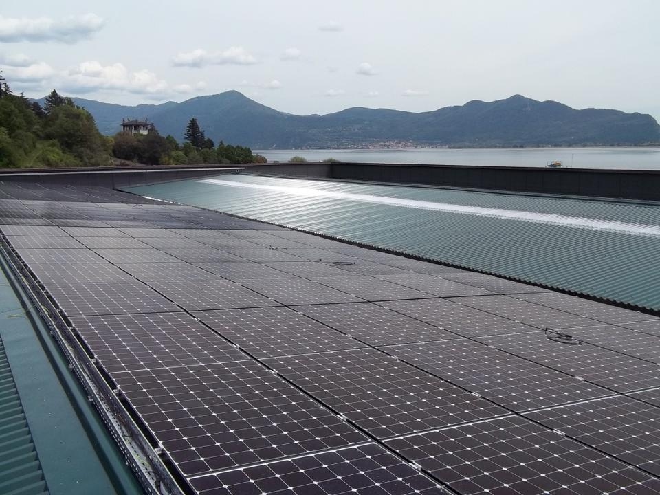 SunPower su deposito mezzi 127 kWp