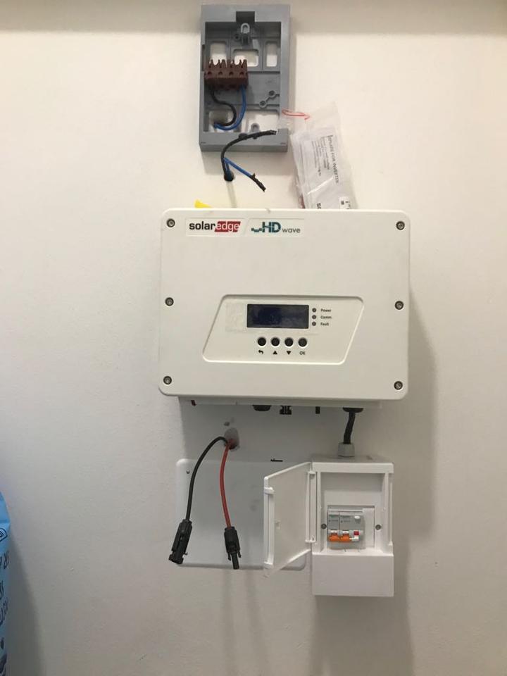 Impianto fotovoltaico con moduli rosso coppo a Verona citt&agrave;