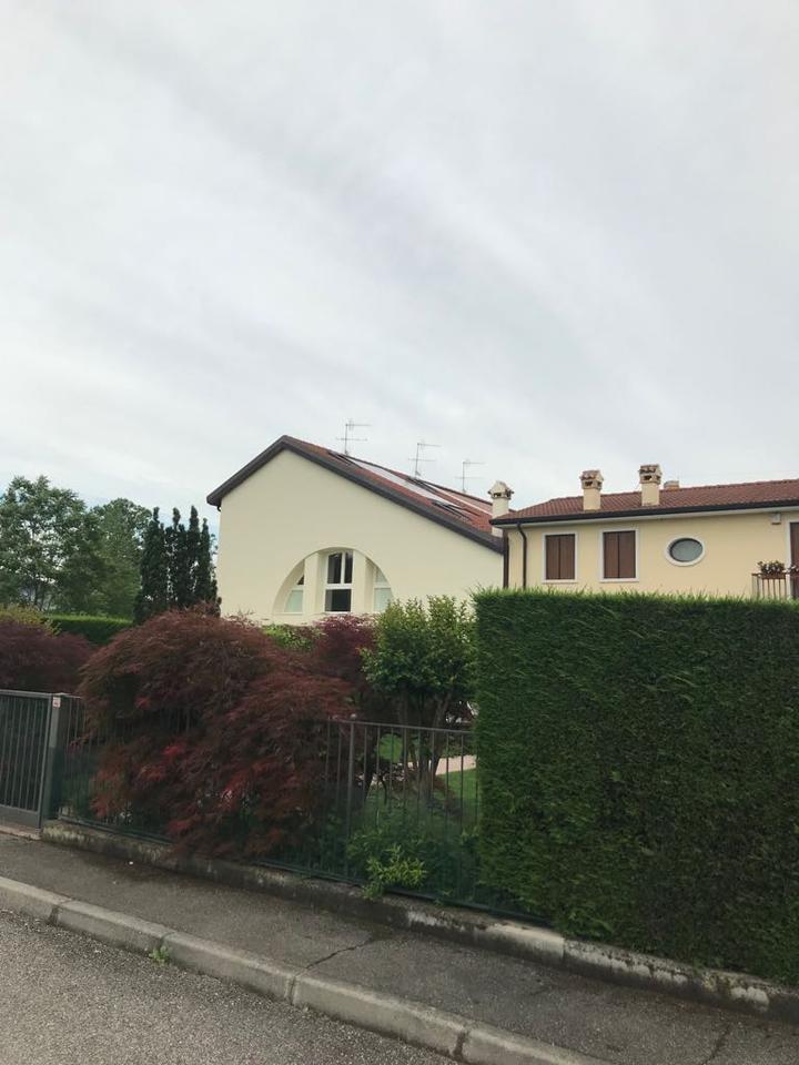 Impianto fotovoltaico con moduli rosso coppo a Verona citt&agrave;